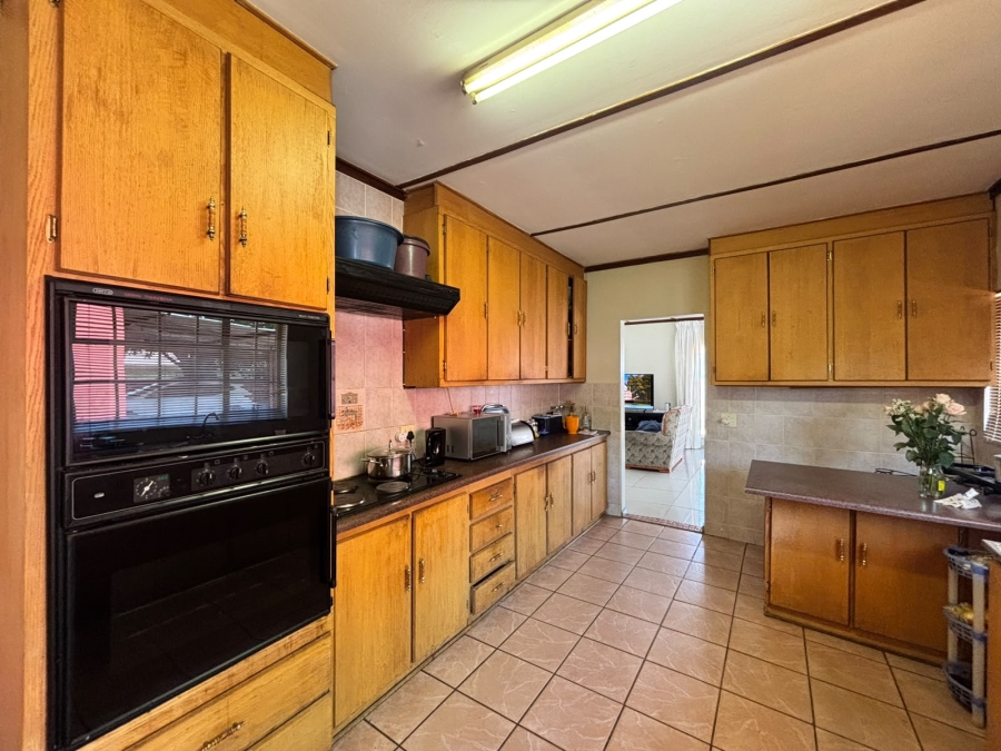 5 Bedroom Property for Sale in Adamayview North West